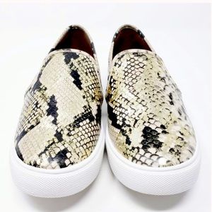Steve Madden Womens Safary Faux Snakeskin Slip Ons